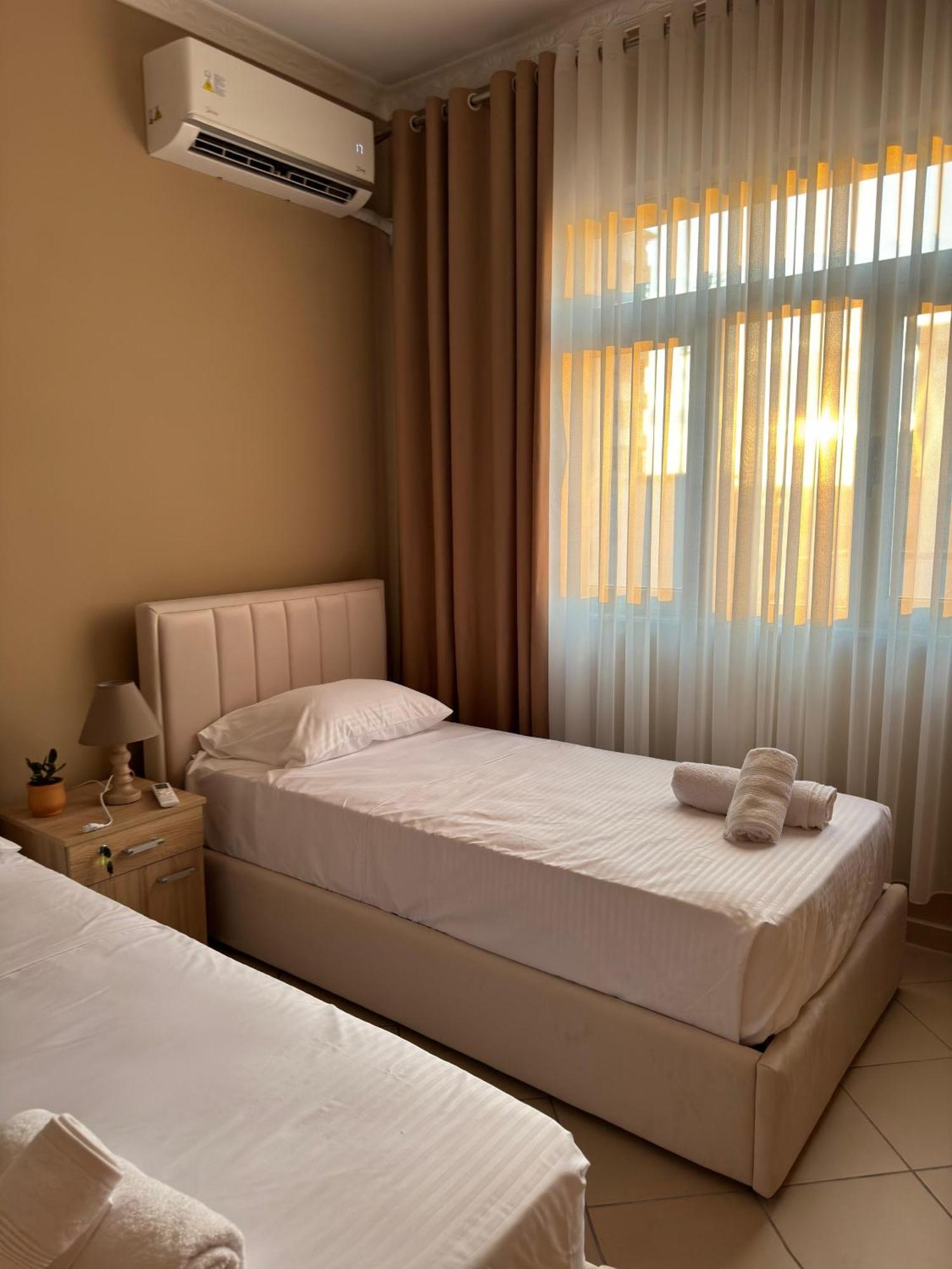 Erli Apartment Shkoder Luaran gambar
