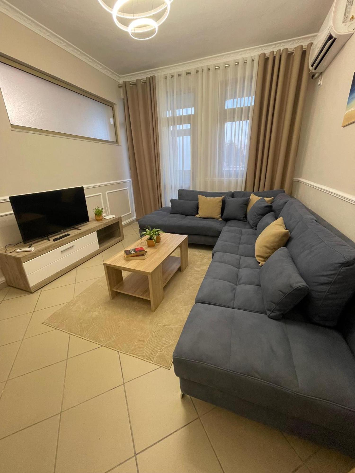 Erli Apartment Shkoder Luaran gambar